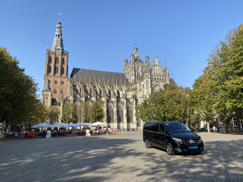 Taxi openbaar vervoer sint jans kathedraal in Den Bosch
